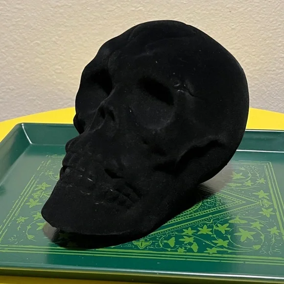 Bundle of Black and Green Velvet Skulls - Picture 3 of 3
